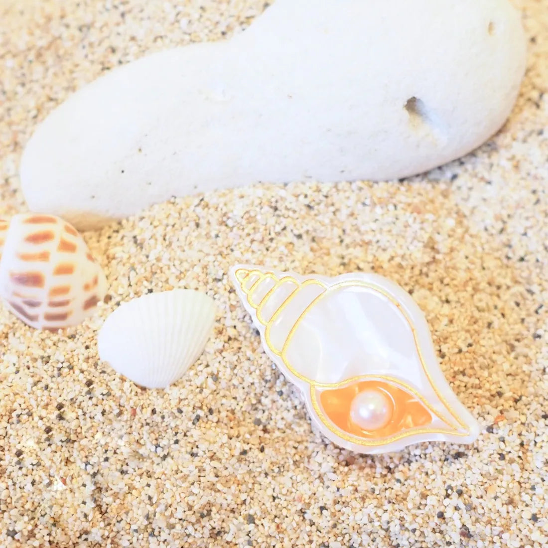 Mini Banded Tulip Seashell Hair Claw - Made In Hawaii