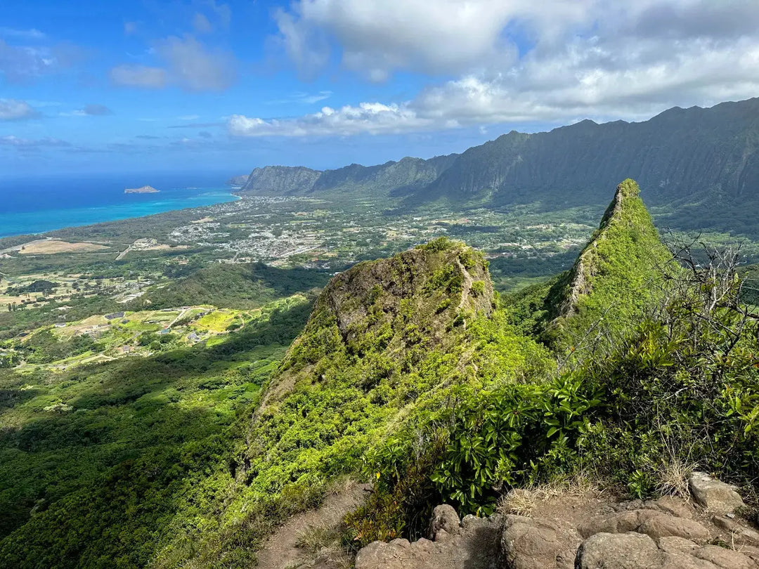 Conquer-the-Olomana-Hiking-Adventure-A-Thrilling-Journey-to-Oahu-s-Stunning-Peak-1 Lavahut