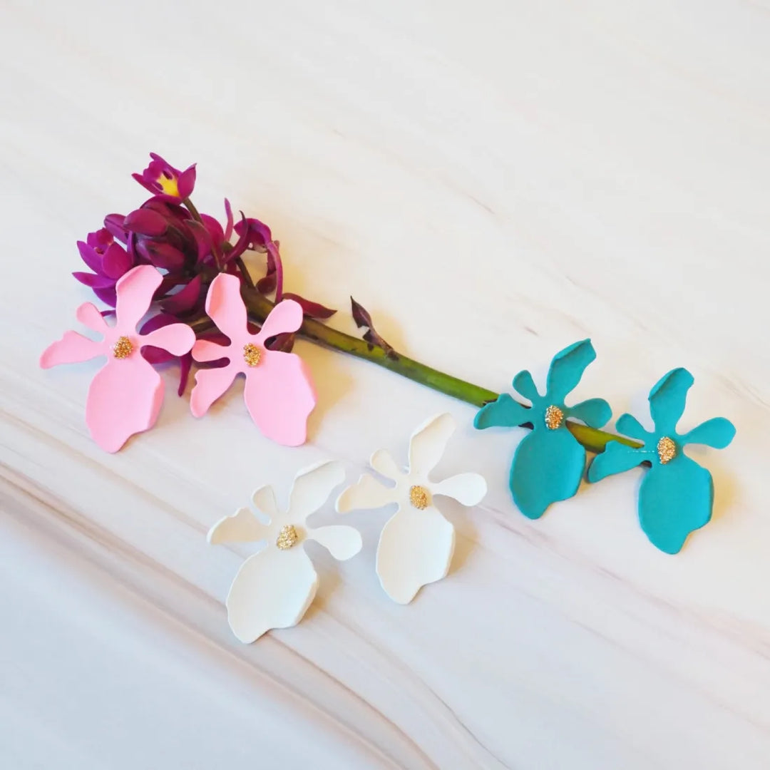 Kakaako White Island Flower Earrings - Made in Hawaii