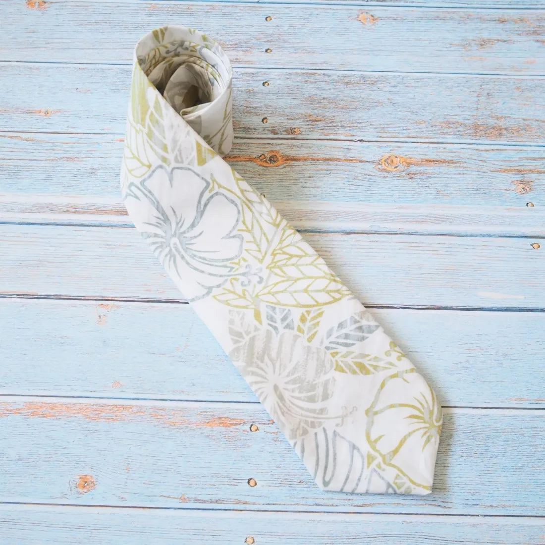 White Maunawili Hawaiian Necktie - Made in Hawaii