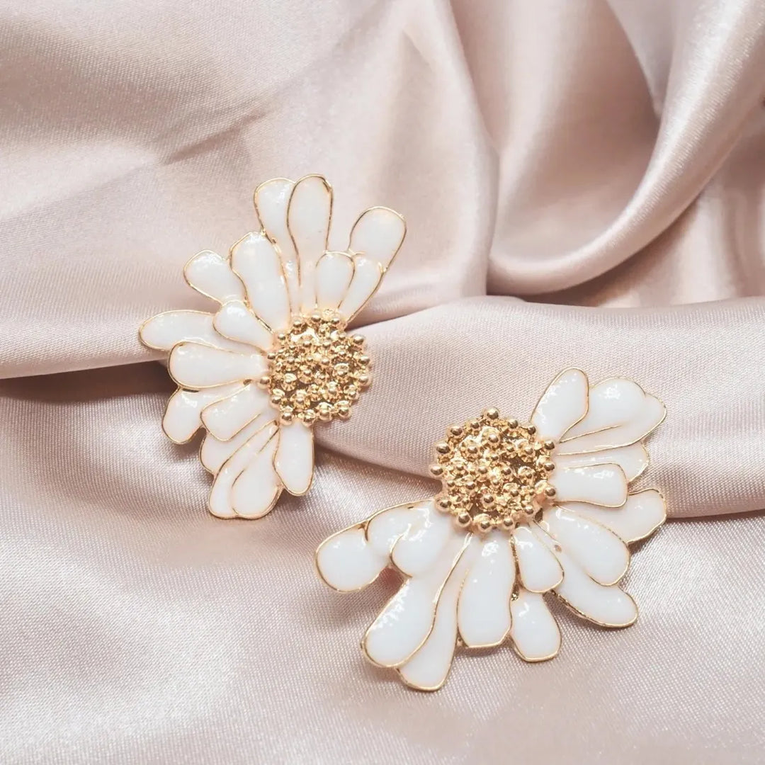 Wow White Flower Earrings - Made in Hawaii