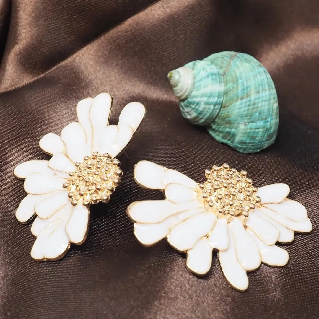 Wow White Flower Earrings - Made in Hawaii